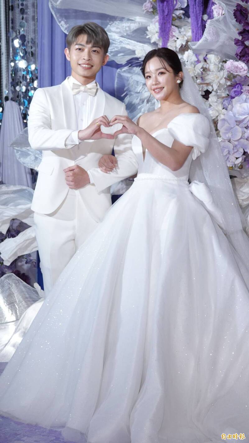賴慧如（右）、劉家銘今年4月才剛補辦完婚禮。（資料照，記者潘少棠攝）