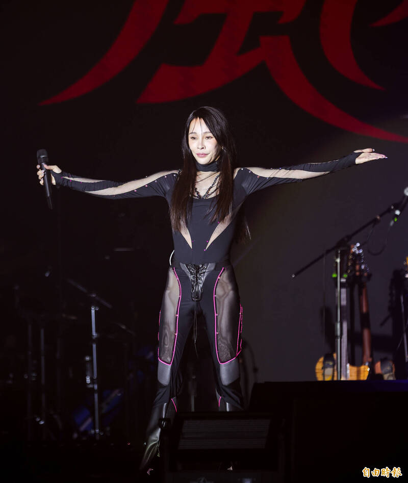 溫嵐出道26年終於舉辦大型個唱。（記者王文麟攝）