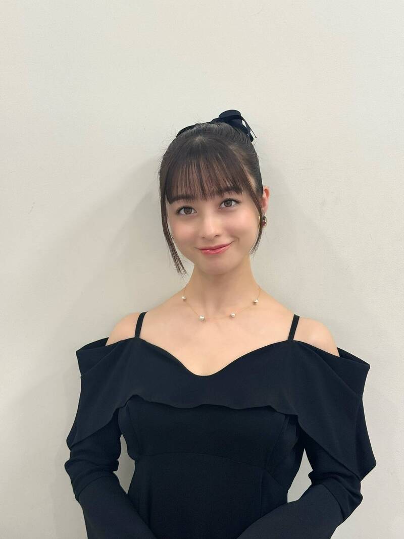 橋本環奈首次挑戰主持喜劇競賽節目。（翻攝自X）