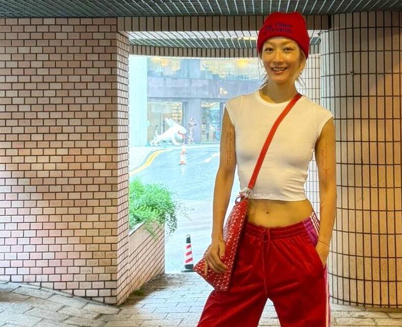 天后鄭秀文小露肚臍 有一種感覺「很爽」