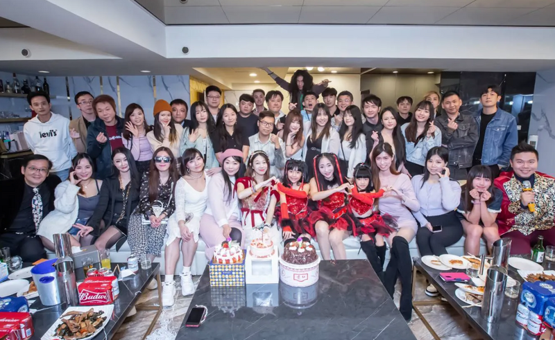 自稱是簡簡前任的林姓男子豪砸4萬替簡簡辦生日趴，怎料還是被提分手。（當事人授權提供）