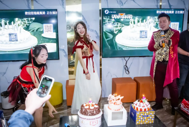 自稱是簡簡前任的林姓男子年初豪砸4萬替簡簡辦生日趴，不僅活動經費全出，連策劃都一手包辦。（當事人授權提供）