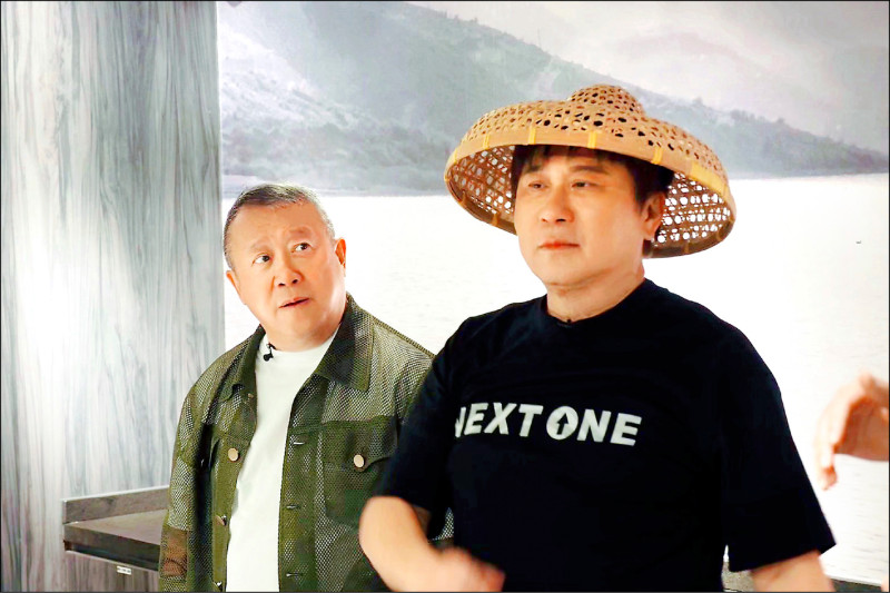 胡瓜割稻「洩氣」喊比16蹲難! YT合體曾志偉創百萬流量 - 自由娛樂