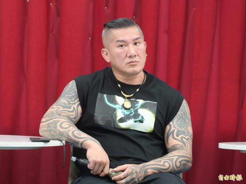 館長反罷演說被撒冥紙 日前「台灣人也是中國人」遭噓