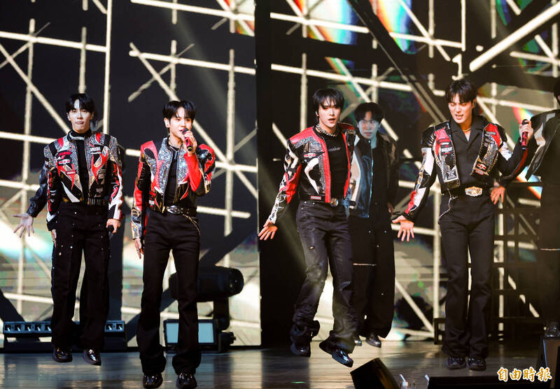 李起光（左起）、梁耀燮、孫東雲、尹斗俊一字排開。（記者王文麟攝）