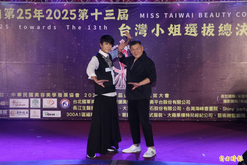 澎恰恰（右）與張勝豐出席活動。（記者侯家瑜攝）