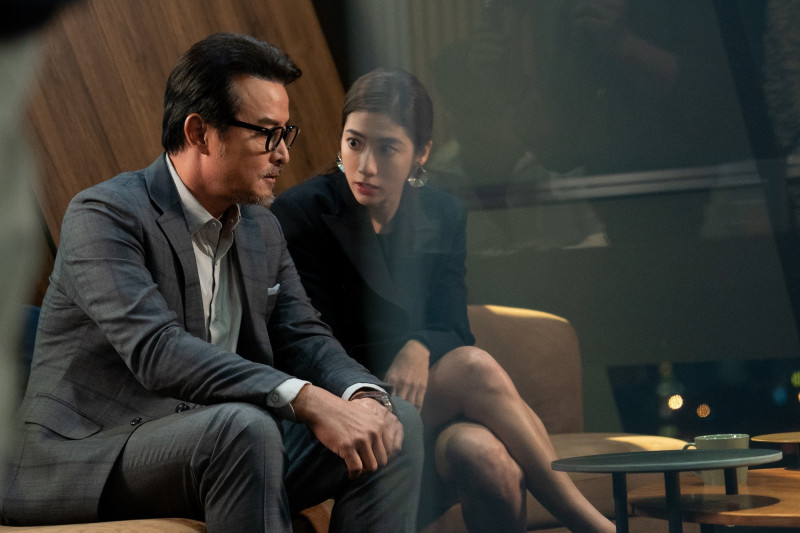 李銘順（左）在《親密之海》帶著瑞瑪席丹（右）到上海發展。（CATCHPLAY提供）