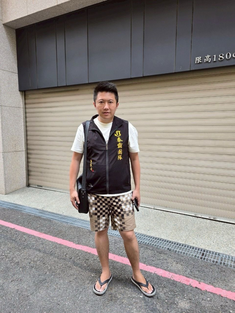 賓賓哥出面澄清公益團隊是正當經營。（經紀公司提供）