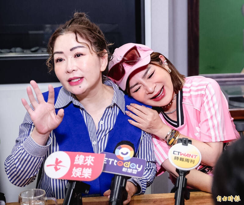 張秀卿開唱倒數二度淚崩。（記者王文麟攝）
