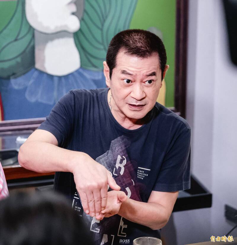 蔡小虎20年前得過腹膜炎，後來就導致沾黏，現在特別注意飲食。（記者王文麟攝）