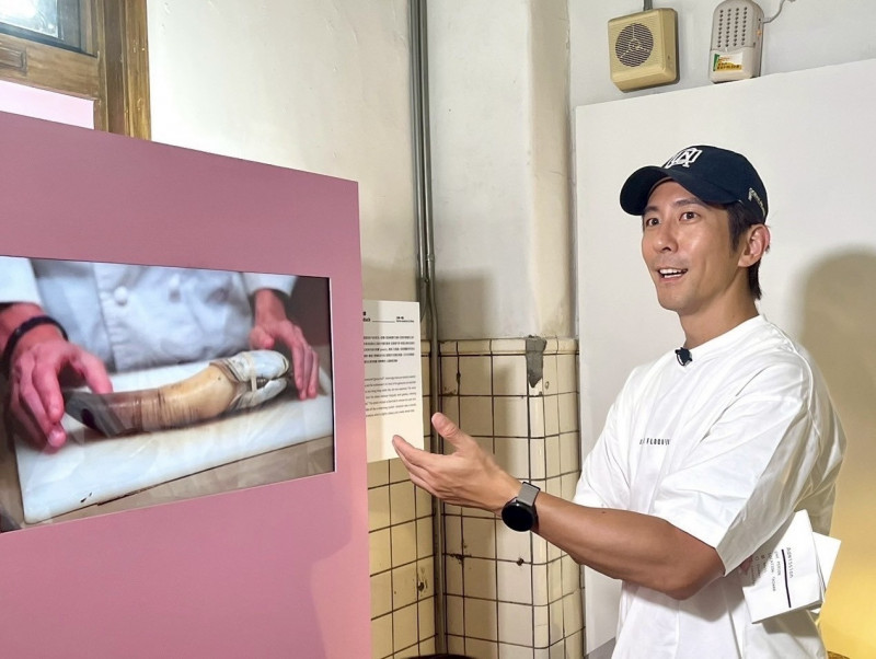 修杰楷挑戰「噁心食物博物館」。（修TIME提供）
