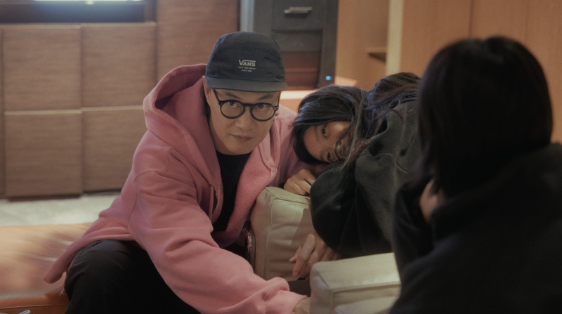 紀錄片曝光陳奕迅（左）巡演期間的珍貴點滴。（廿一克有限公司提供）