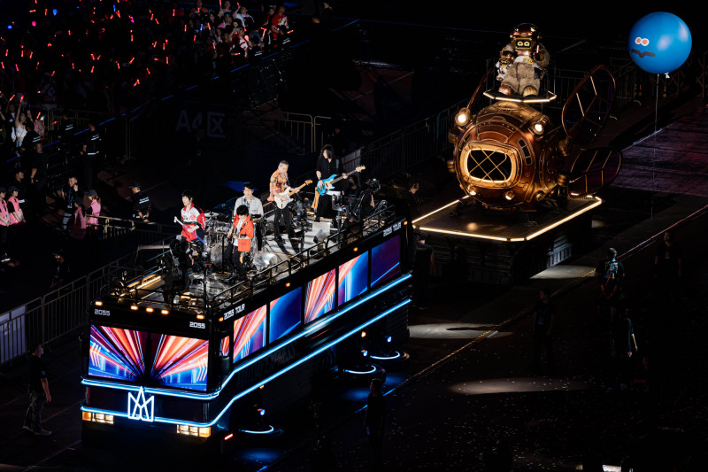 五月天盼歌迷以最少的成本獲得最多的幸福。（相信音樂提供）