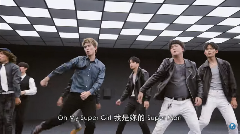 挖海盆的舞蹈受到網友一片好評。（翻攝自YouTube）