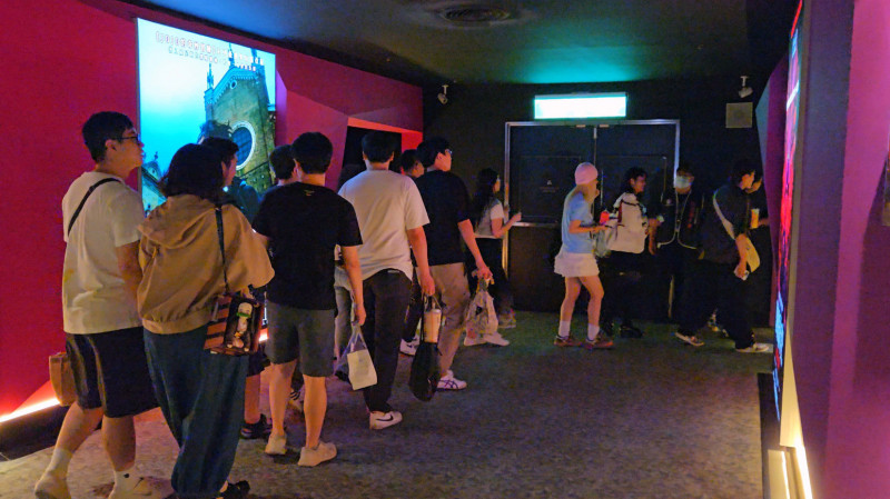 全台首場《鬼滅之刃》的觀眾陸續進場。（威秀提供）