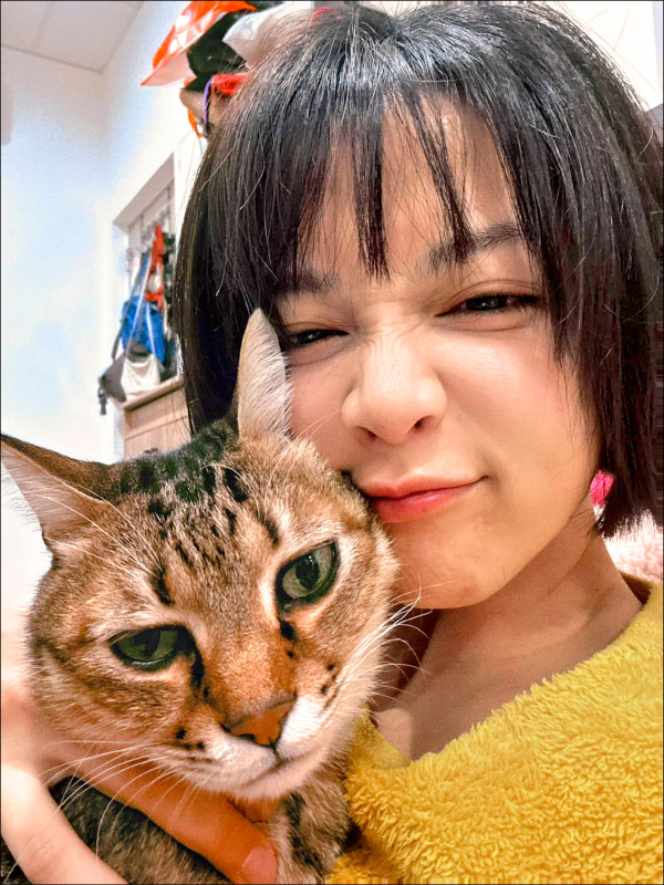 蔡祥常常對貓咪表達濃濃愛意。（蔡祥提供）