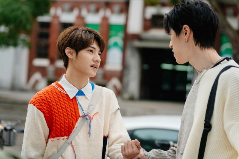 王君豪（左）在《秘密關係Secret Lover》發現成晞（右）與前女友從飯店步出而大受衝擊。（《秘密關係Secret Lover》製作單位提供）