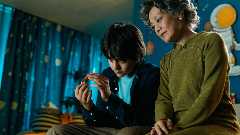 影后張艾嘉（右）拍攝《熊貓月寶》大讚劉燁兒子劉諾一遺傳到父親天份。（壹壹喜喜提供）