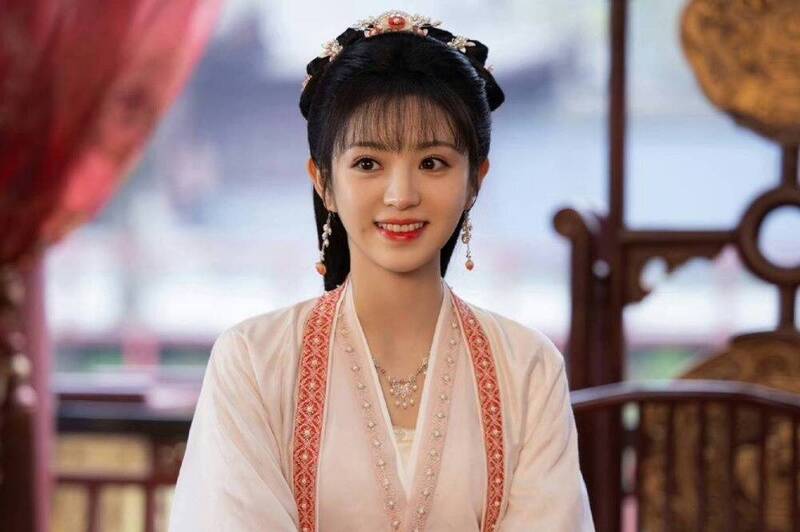 田曦薇被網友笑稱是CP絕緣體。（翻攝自微博）