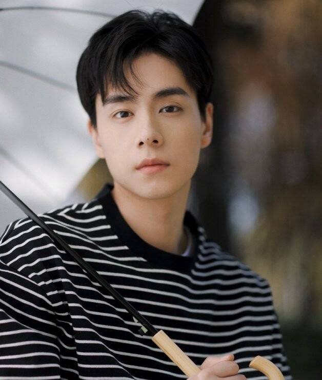 胡一天拍完《致我們單純的小美好》之後，700多天都沒有接到工作，生計陷入困頓。（翻攝自微博）