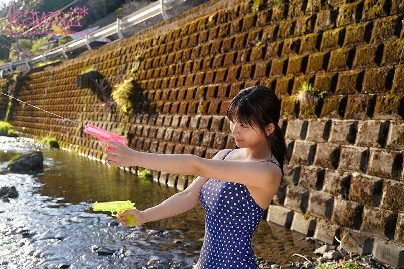 柊みおり（柊美織）平常喜愛在溪邊玩耍。（翻攝自X）