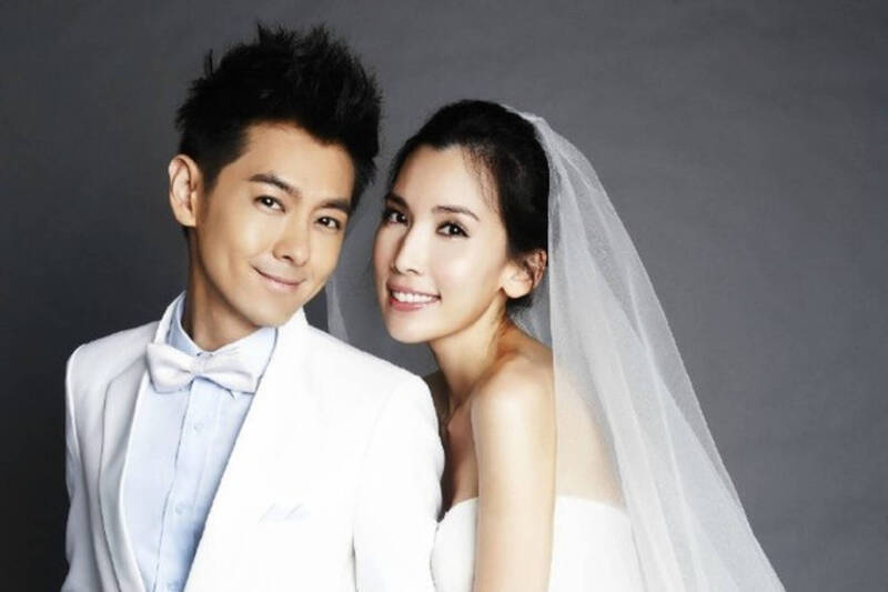 林志穎（左）與陳若儀結婚後育有3子。（翻攝自微博）