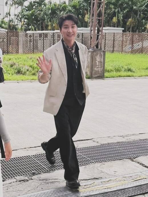 日本網友大讚江宏傑不但變帥，而且更有專業模特兒風範。（翻攝自IG）