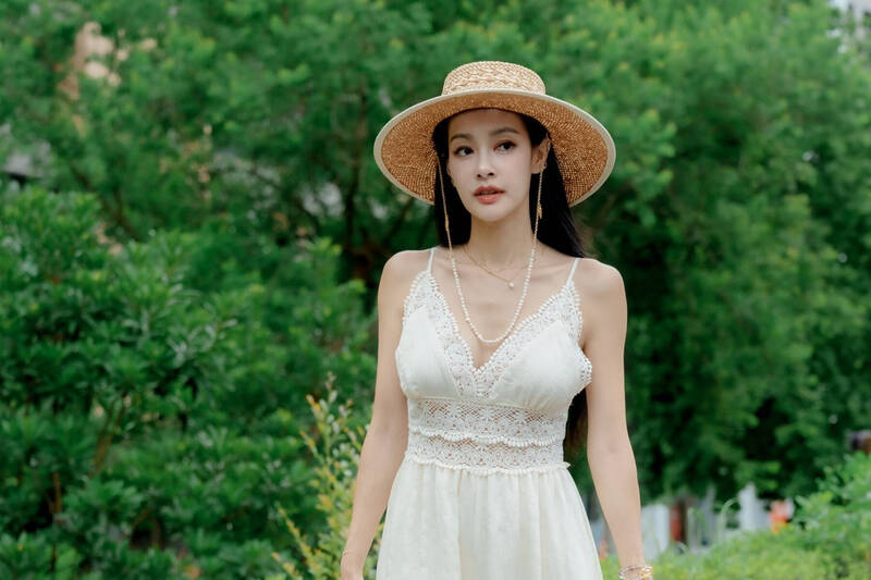 王思佳生日曝私照 感悟：甩掉包袱看清嘴臉
