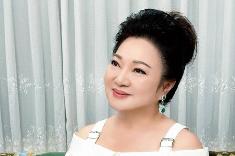 九旬翁擺攤賣饅頭 白冰冰不捨伸援手