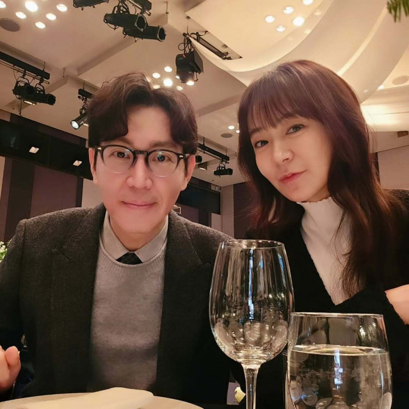 崔元英（左）會和老婆沈宜英切磋演技。（緯來戲劇提供）