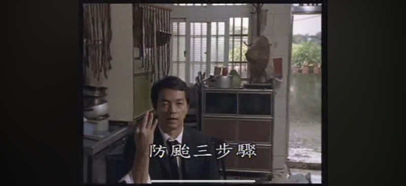 「防颱三步驟」神作廣告，全聯先生冷面宣告先堆沙包、再封門窗、然後去全聯聯」。（翻攝自YouTube）