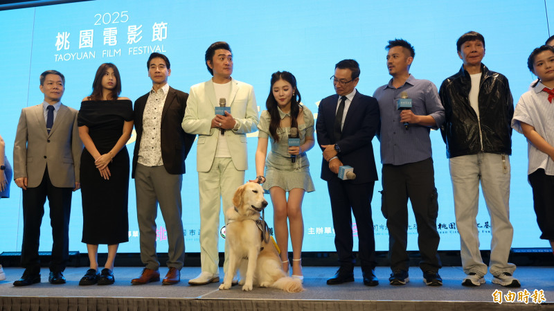 桃園電影節開跑 《突破:三千米的泳氣》李㼈攜劇組站台宣傳 導盲犬風光入鏡