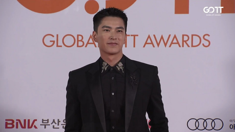 曾敬驊出席全球OTT大獎。（翻攝自YouTube）