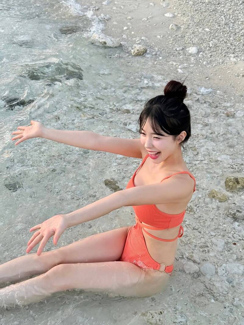 李多慧敞開雙手擁抱大自然。（翻攝自IG）