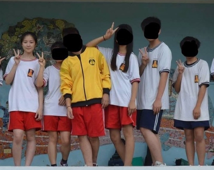 舒華（左）國中嫩照曝光。（翻攝自Threads）