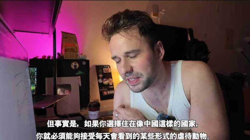 網紅Prozzie表示無法接受中國人虐待動物。（翻攝YouTube）