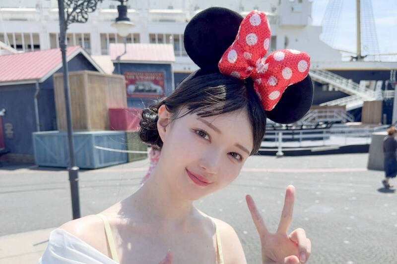 正妹辣秀內衣逛迪士尼 樂園怒嗆：禁止進入