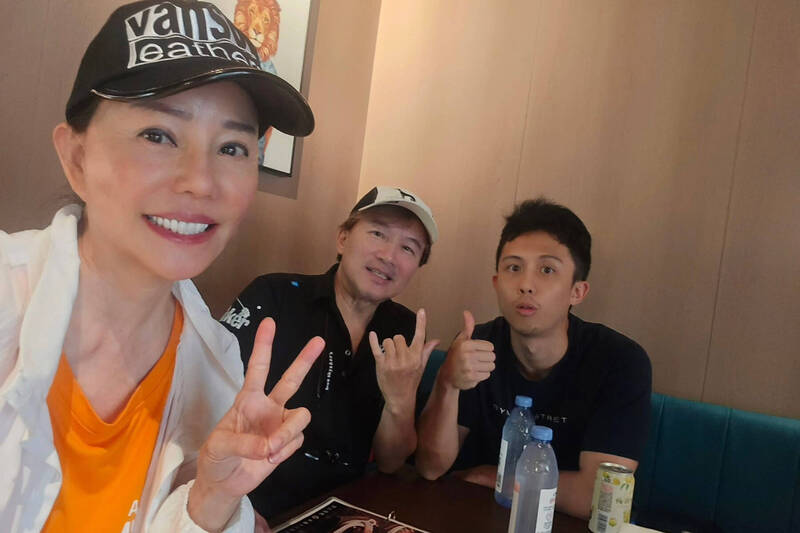 阿乃曝遭狄鶯威脅 私訊她母親曬身分證放話:別想躲,我找得到他