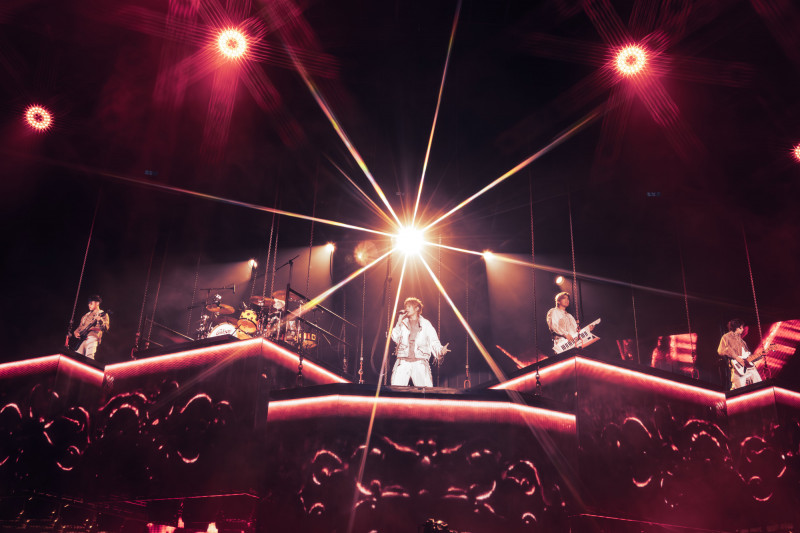 八三夭重返高雄巨蛋舉辦全新演唱會，一開場就唱新歌。（KKLIVE、不搖就滾提供）