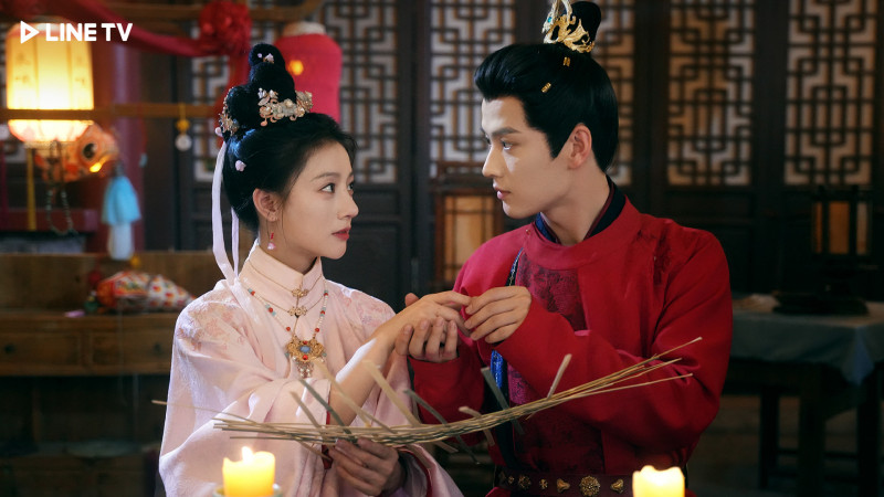 朱麗嵐（左）、秦天宇在《錦繡宅心》展開「盲盒婚姻」。（LINE TV提供）