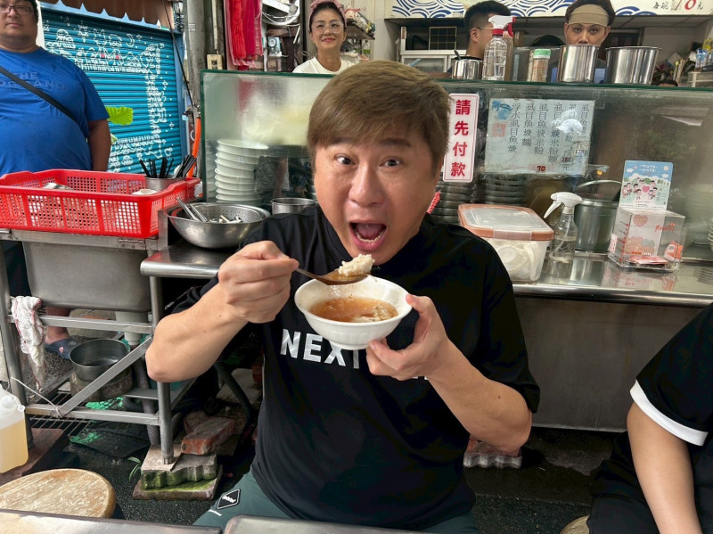 胡瓜南下「吃爆台南」。（下面一位提供）