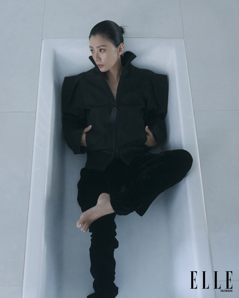 賈靜雯享受下戲後回歸樸實的日常生活。（《ELLE》提供）