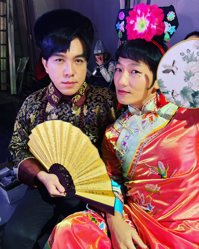 蔡昌憲（右）、許志豪不吝於Cosplay。（三立提供）