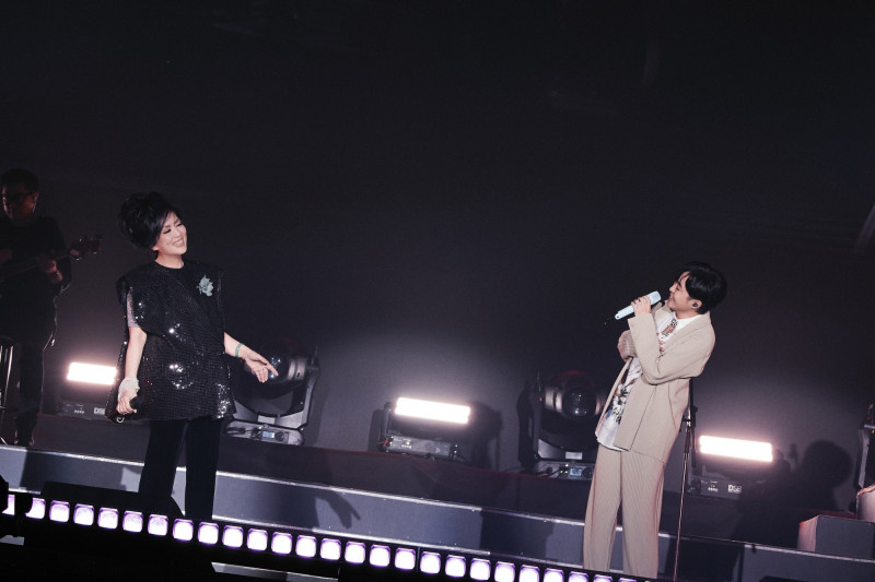 齊豫與吳青峰首度合唱新歌《一念之間》。（哈里坤的狂歡提供）