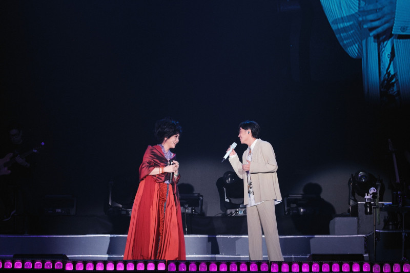 齊豫與吳青峰首度合唱新歌《一念之間》。（哈里坤的狂歡提供）