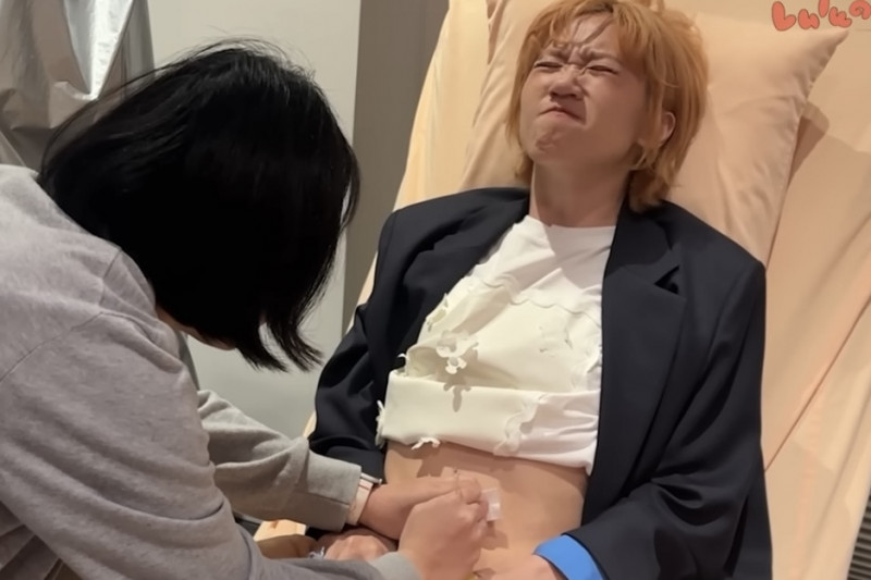 Lulu打破卵針痛到尖叫「好可怕」，最後順利取出33顆卵子。（翻攝自YouTube）