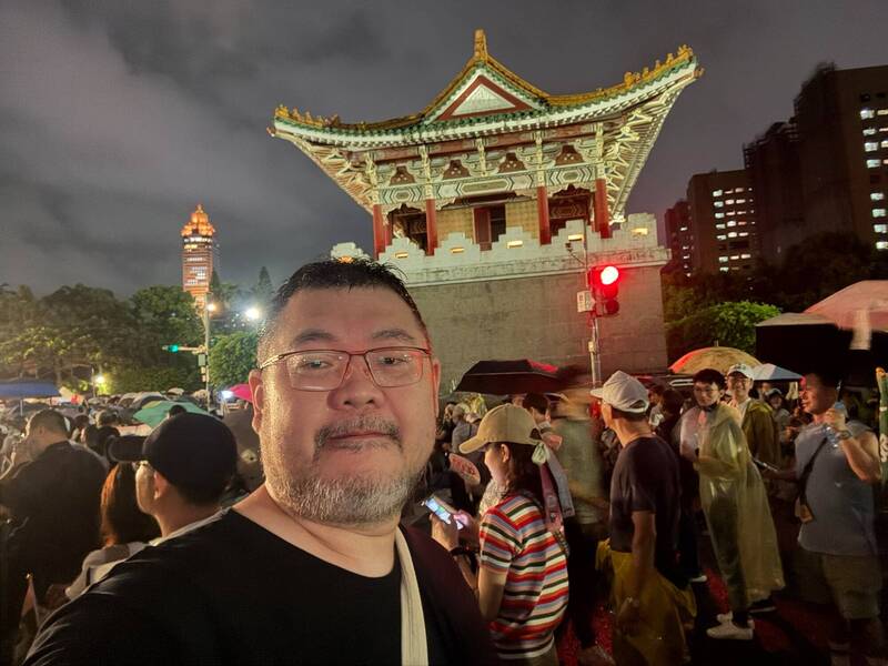 四叉貓表示今天收到11.6萬元抖內，半夜要開「感謝祭」直播。（翻攝自臉書）