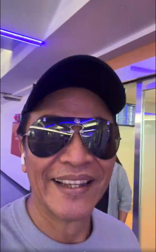 吳宗憲昨晚直播時已藏不住笑意。（翻攝自直播畫面）