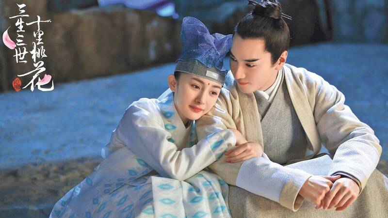 《三生三世十里桃花》男主角趙又廷（右）、女主角楊冪。（翻攝自微博）