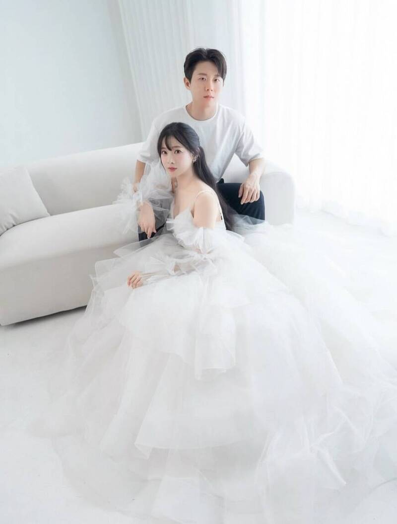 金韓拿的老公是小3歲的啦啦隊應援團長김정석（音譯：金正碩）。（翻攝自IG）